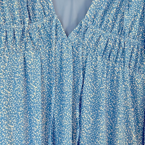 Missguided Ditsy Floral Flare Sleeve Mini Dress - Picture 6 of 8